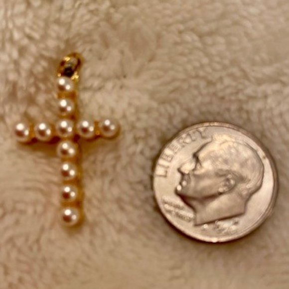 Faux Pearl Cross - Picture 4 of 4